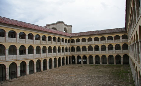 Claustro del Monasterio de San Benito