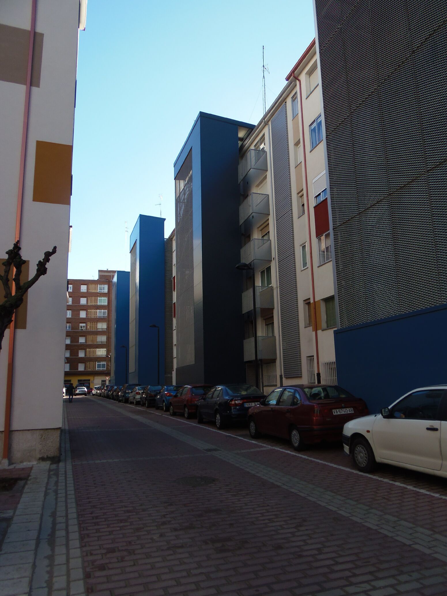 Vista de una de las calles reformadas del ARI Rondilla